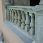 Come conservare manufatti lapidei di pregio presenti su una facciata